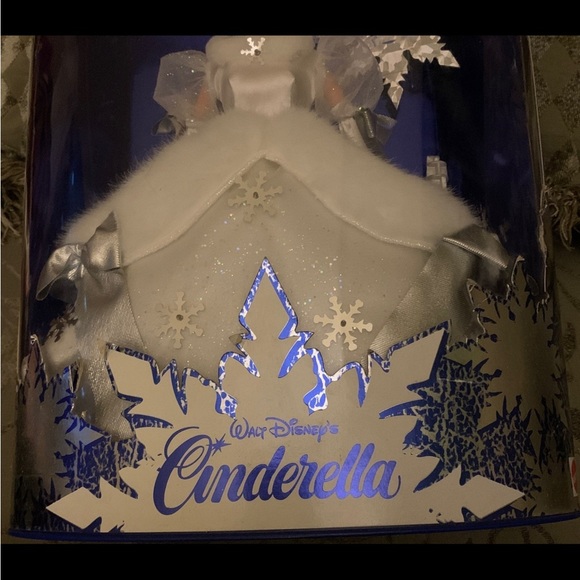 Barbie Holiday Vintage Cinderella Doll - Picture 7 of 8